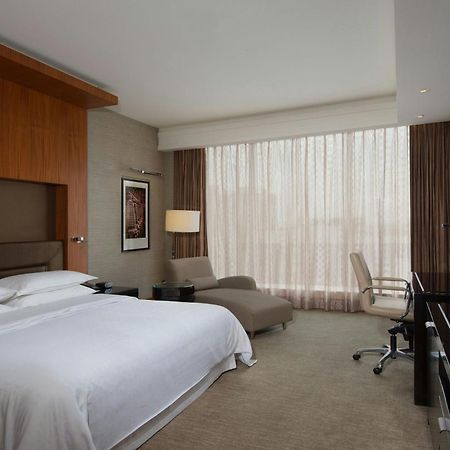 Sheraton Grand Bangalore Hotel At Brigade Gateway Exterior foto