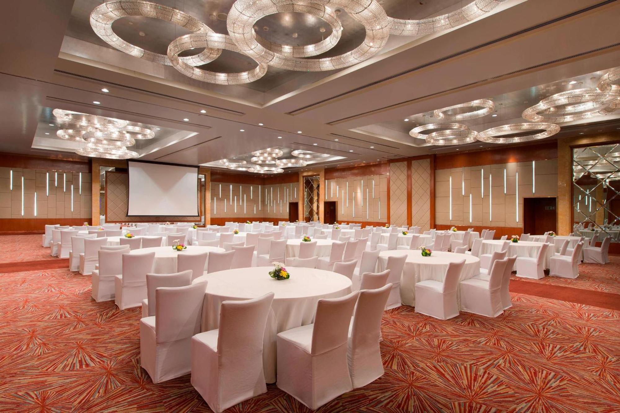 Sheraton Grand Bangalore Hotel At Brigade Gateway Exterior foto
