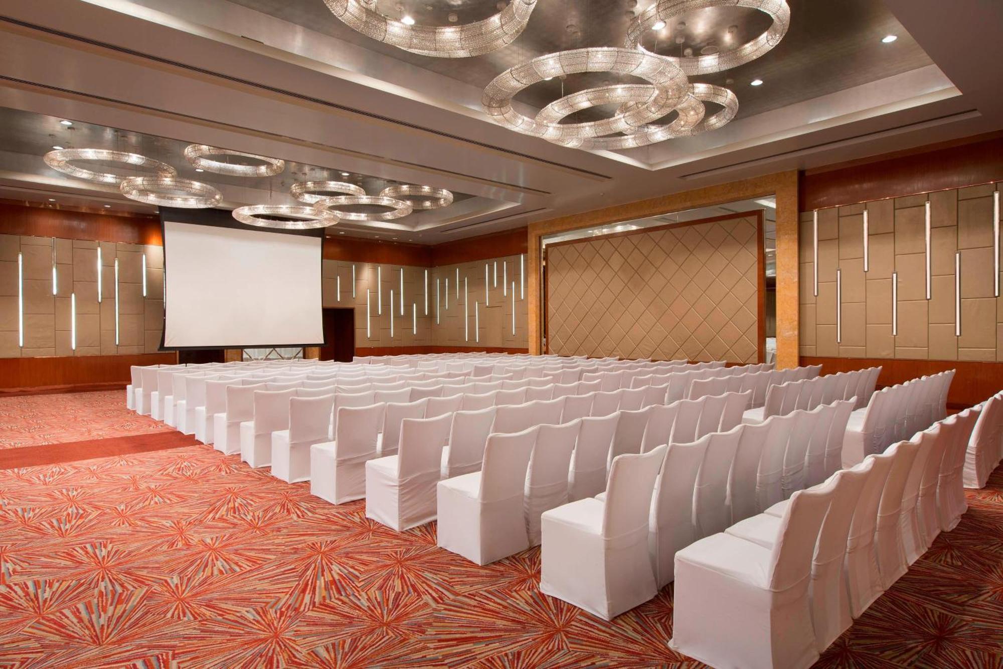 Sheraton Grand Bangalore Hotel At Brigade Gateway Exterior foto
