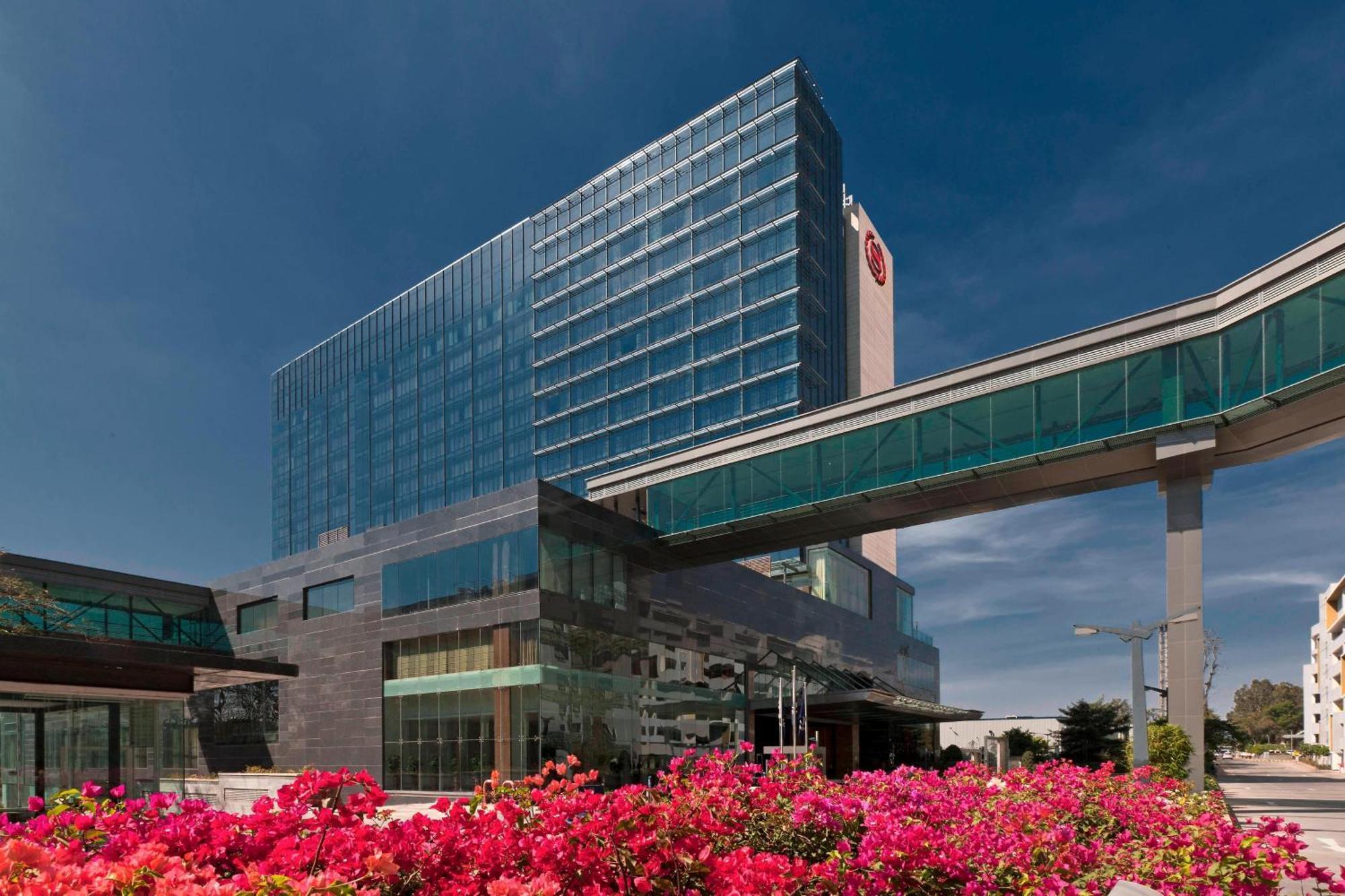 Sheraton Grand Bangalore Hotel At Brigade Gateway Exterior foto