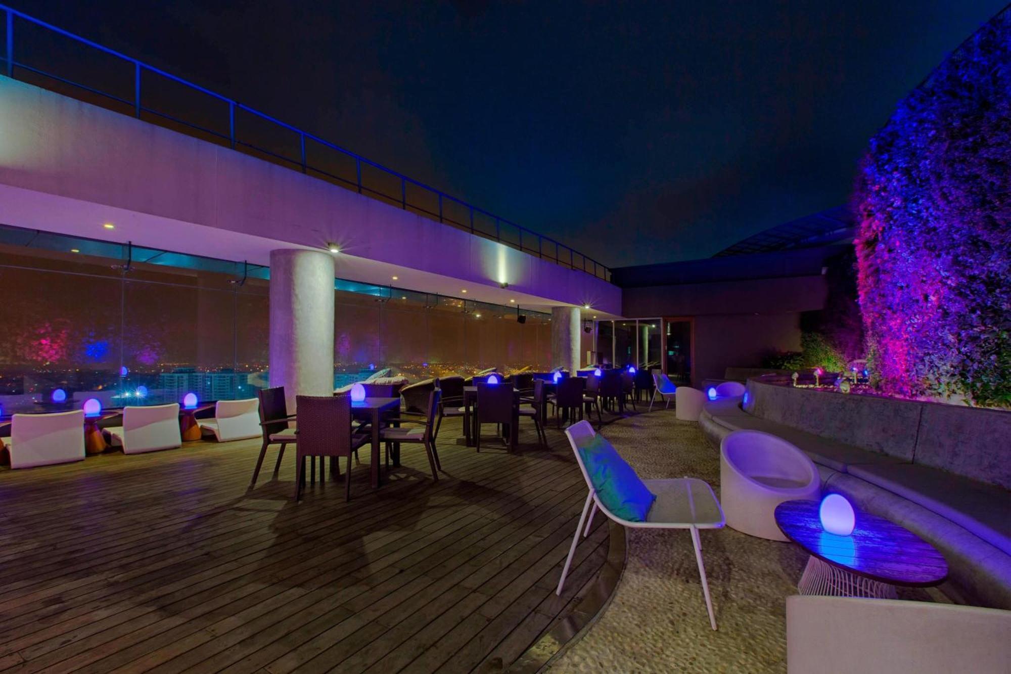 Sheraton Grand Bangalore Hotel At Brigade Gateway Exterior foto