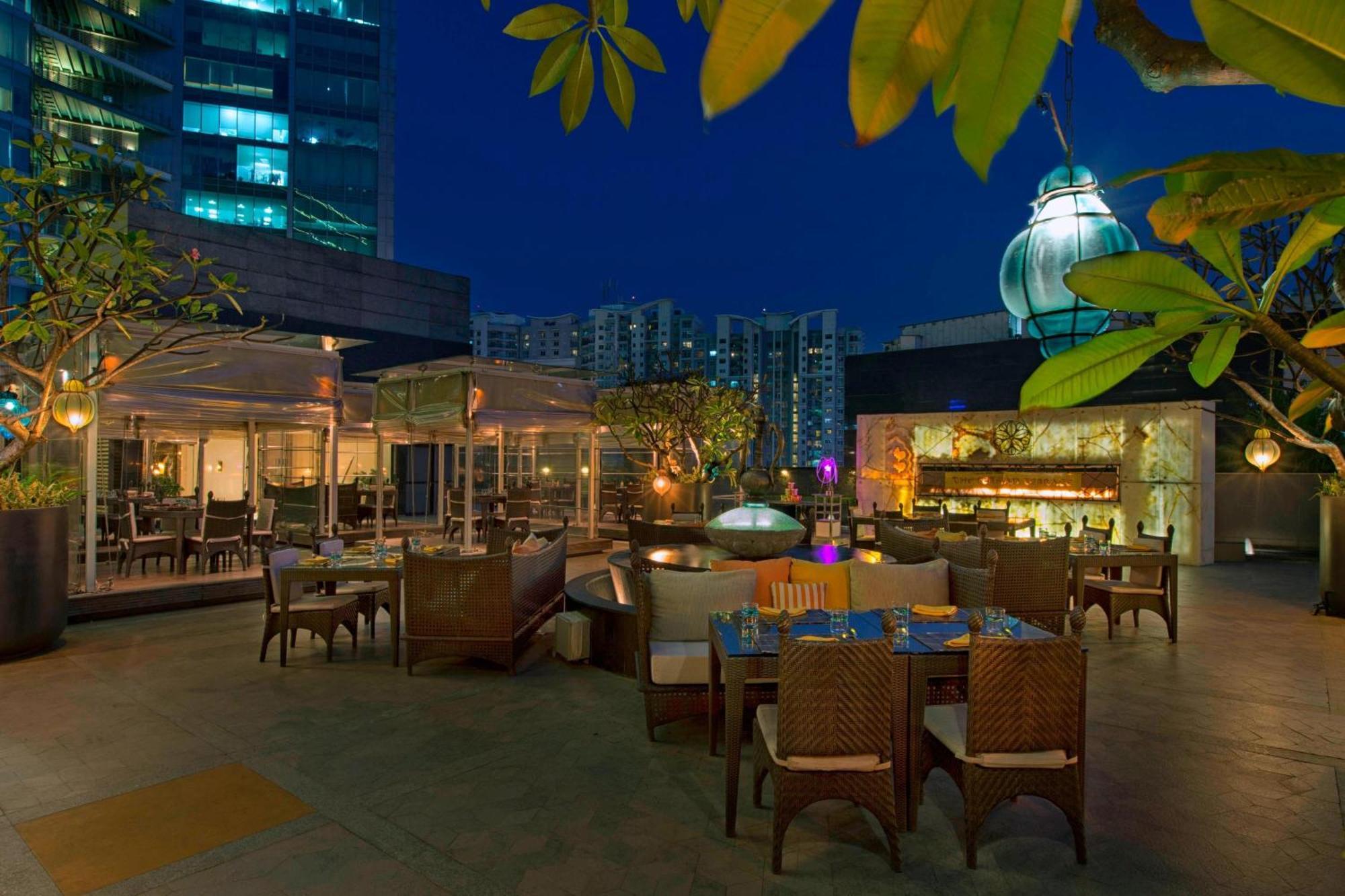 Sheraton Grand Bangalore Hotel At Brigade Gateway Exterior foto