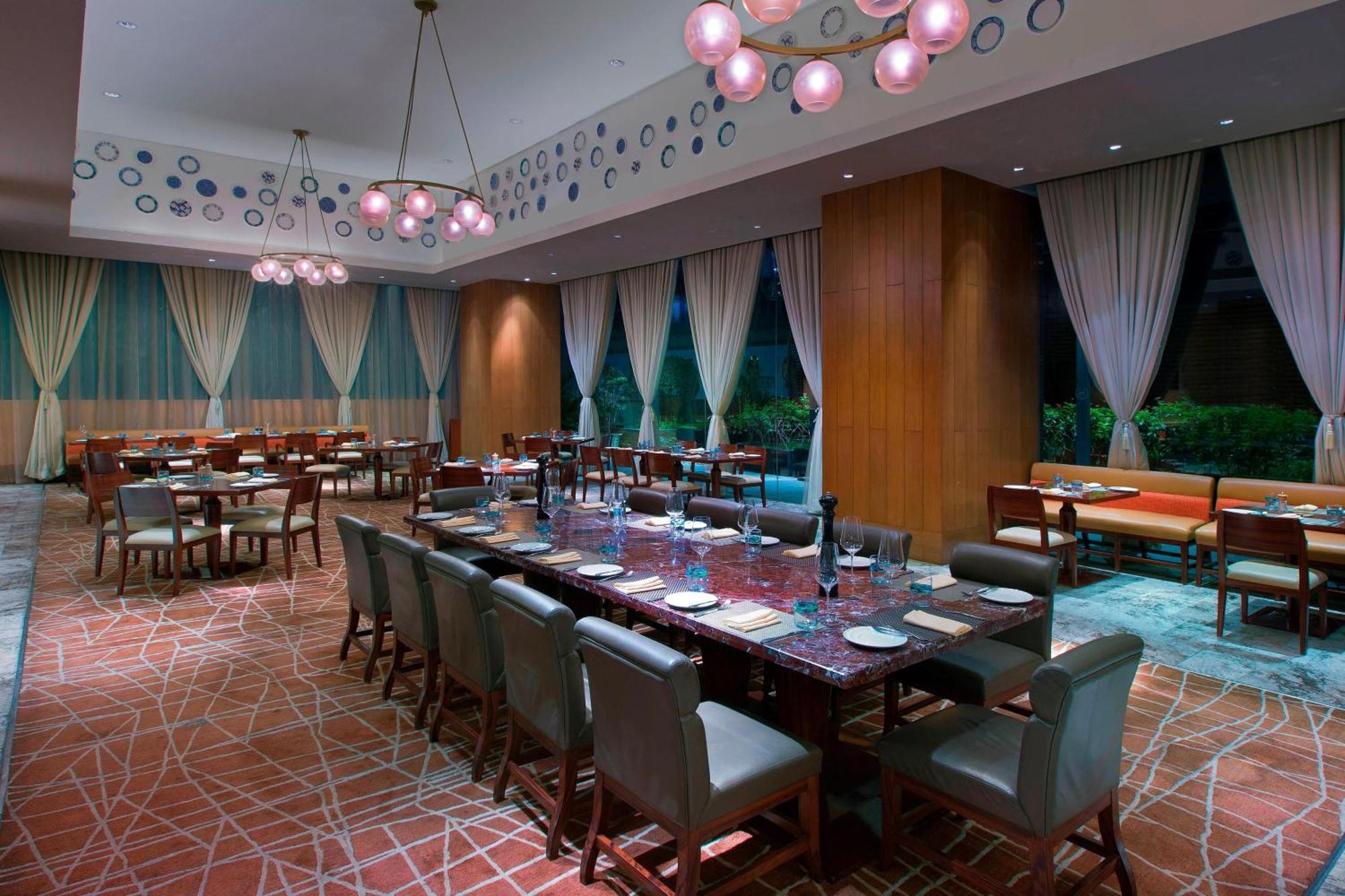 Sheraton Grand Bangalore Hotel At Brigade Gateway Exterior foto