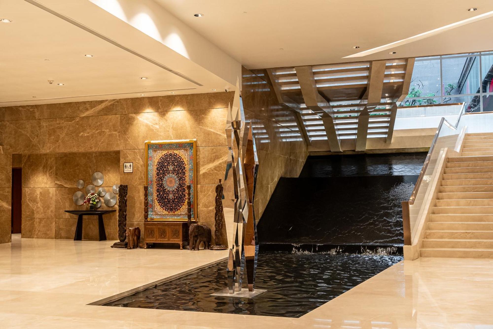 Sheraton Grand Bangalore Hotel At Brigade Gateway Exterior foto