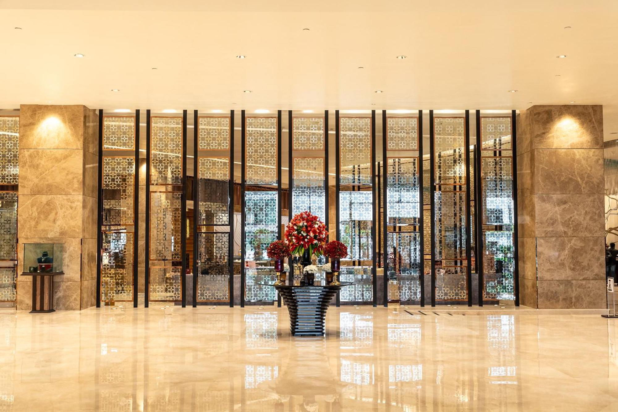 Sheraton Grand Bangalore Hotel At Brigade Gateway Exterior foto