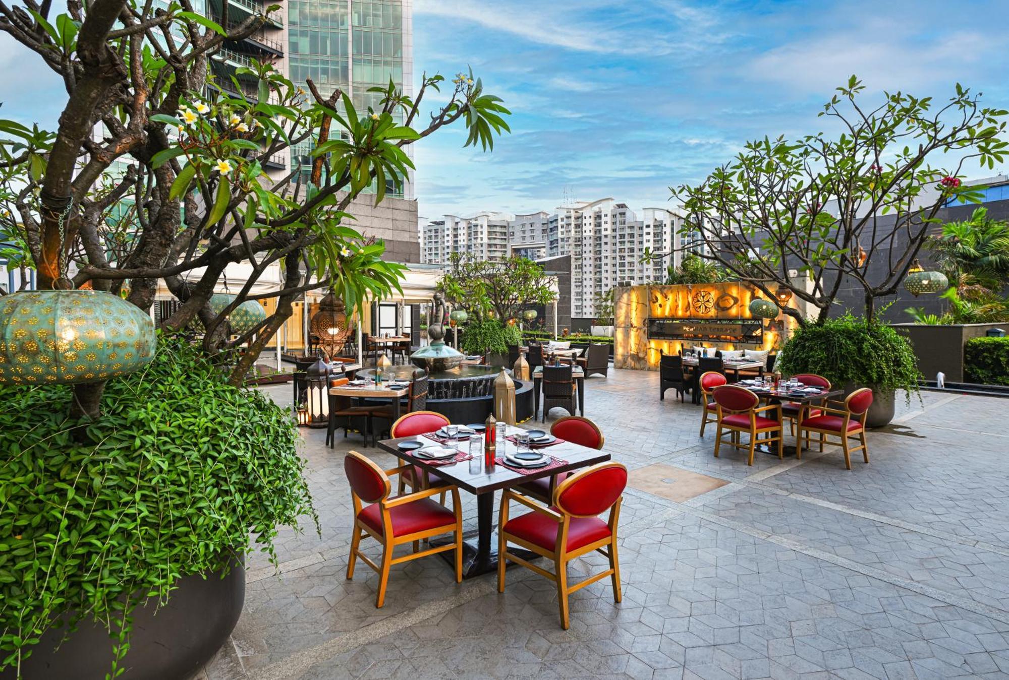 Sheraton Grand Bangalore Hotel At Brigade Gateway Exterior foto